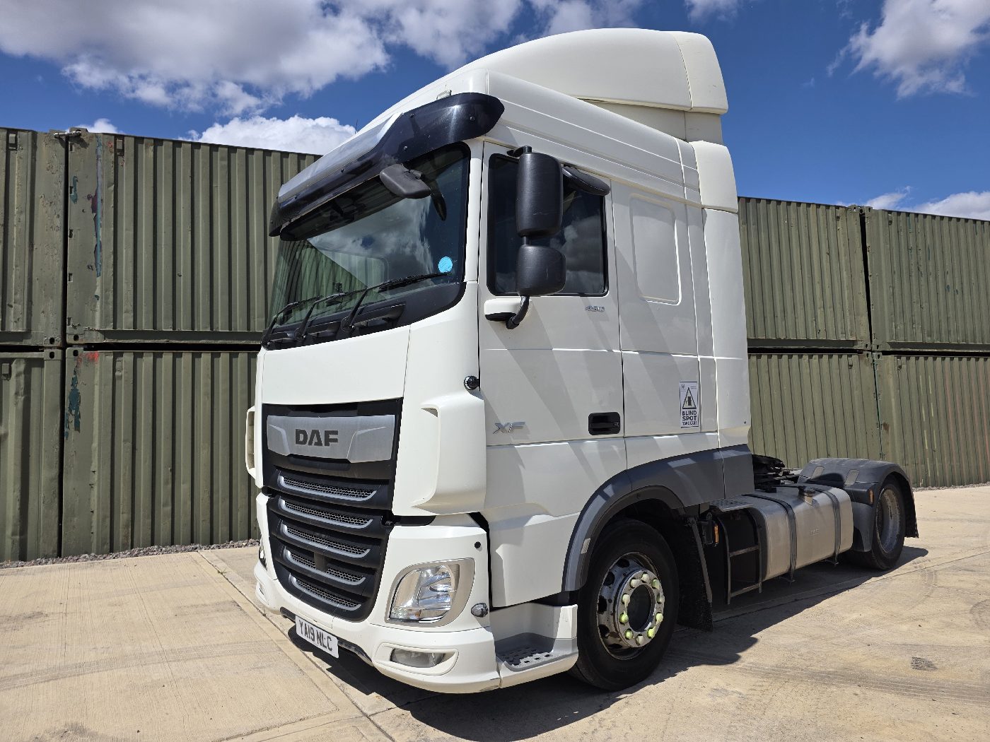 2019 DAF XF450, photograph 1
