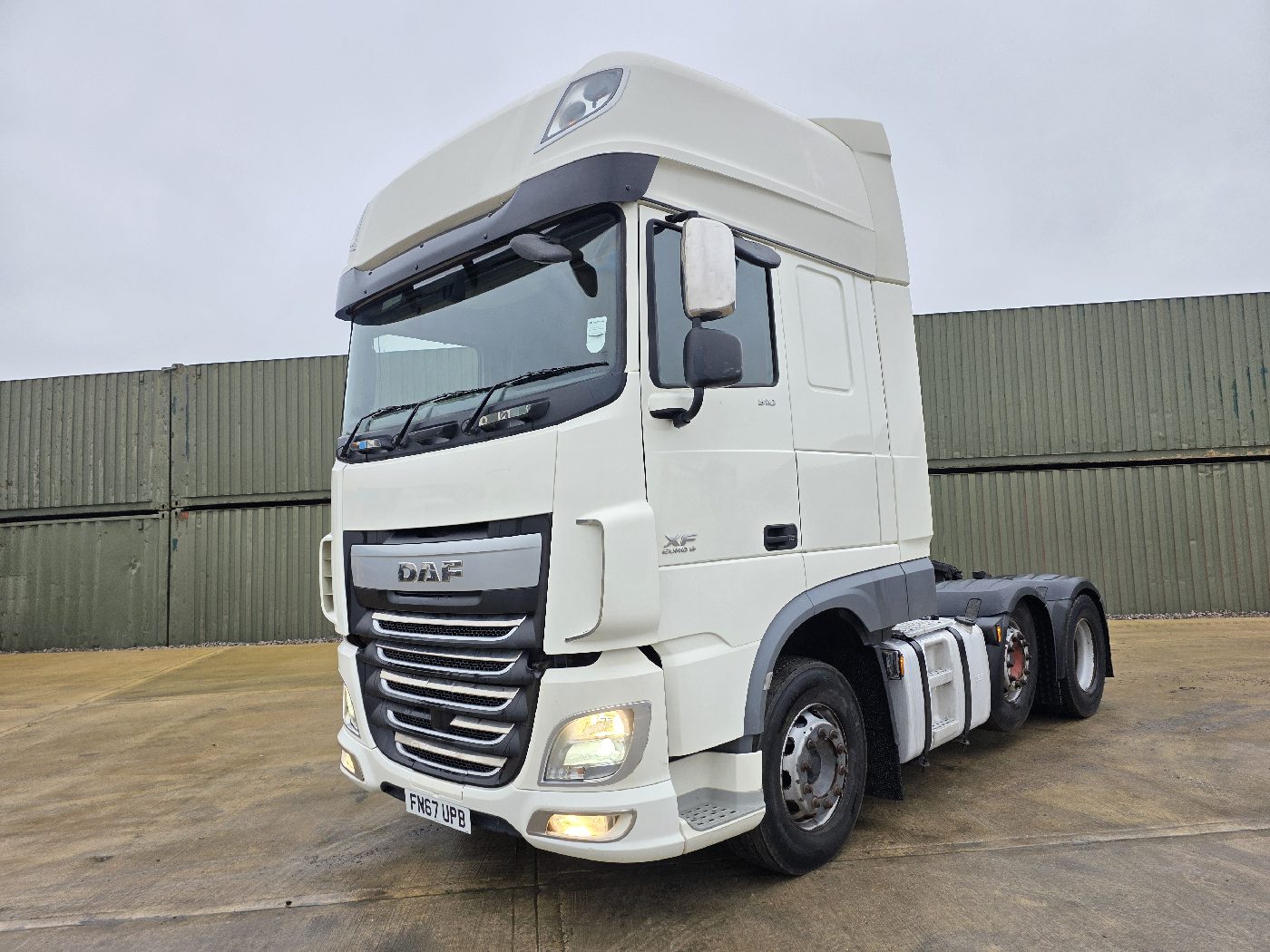 DAF XF510 6X2 TRACTOR UNIT, photograph 1