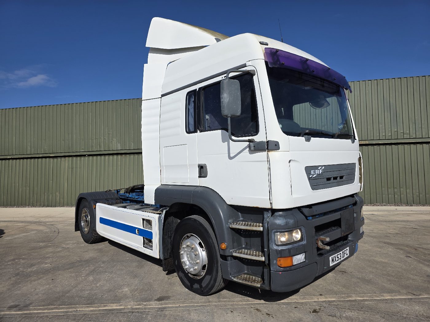 ERF ECT 4X2 TRACTOR UNIT, photograph 1