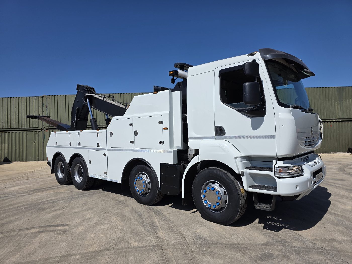 RENAULT KERAX 430 8X4 RECOVERY TRUCK, photograph 1