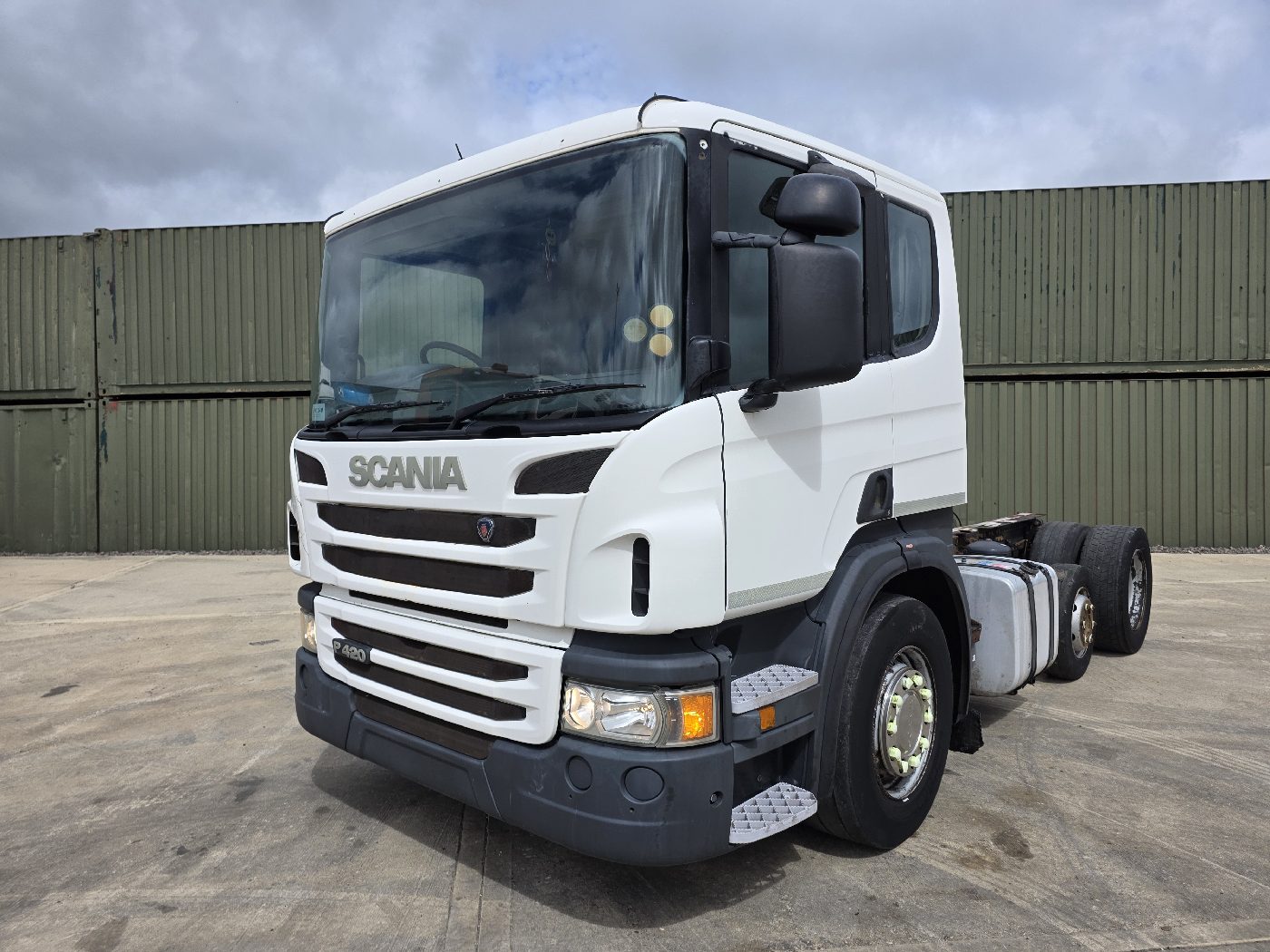 SCANIA P420 6X2 CHASSIS CAB, photograph 1