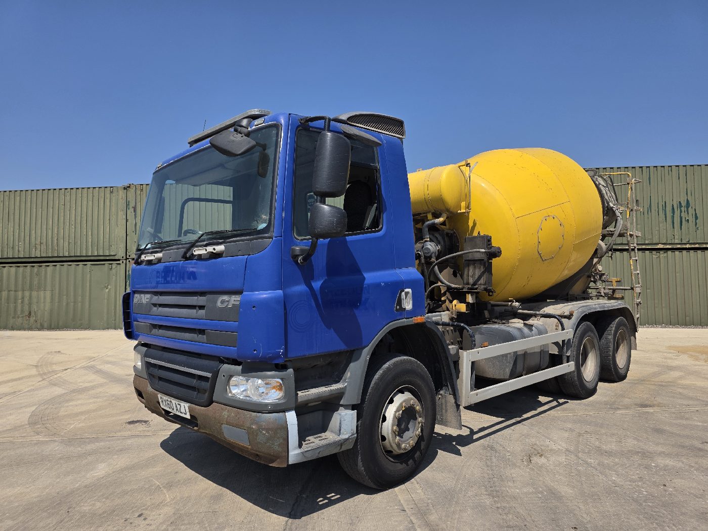 DAF CF75.360 6X4 CEMENT MIXER, photograph 1