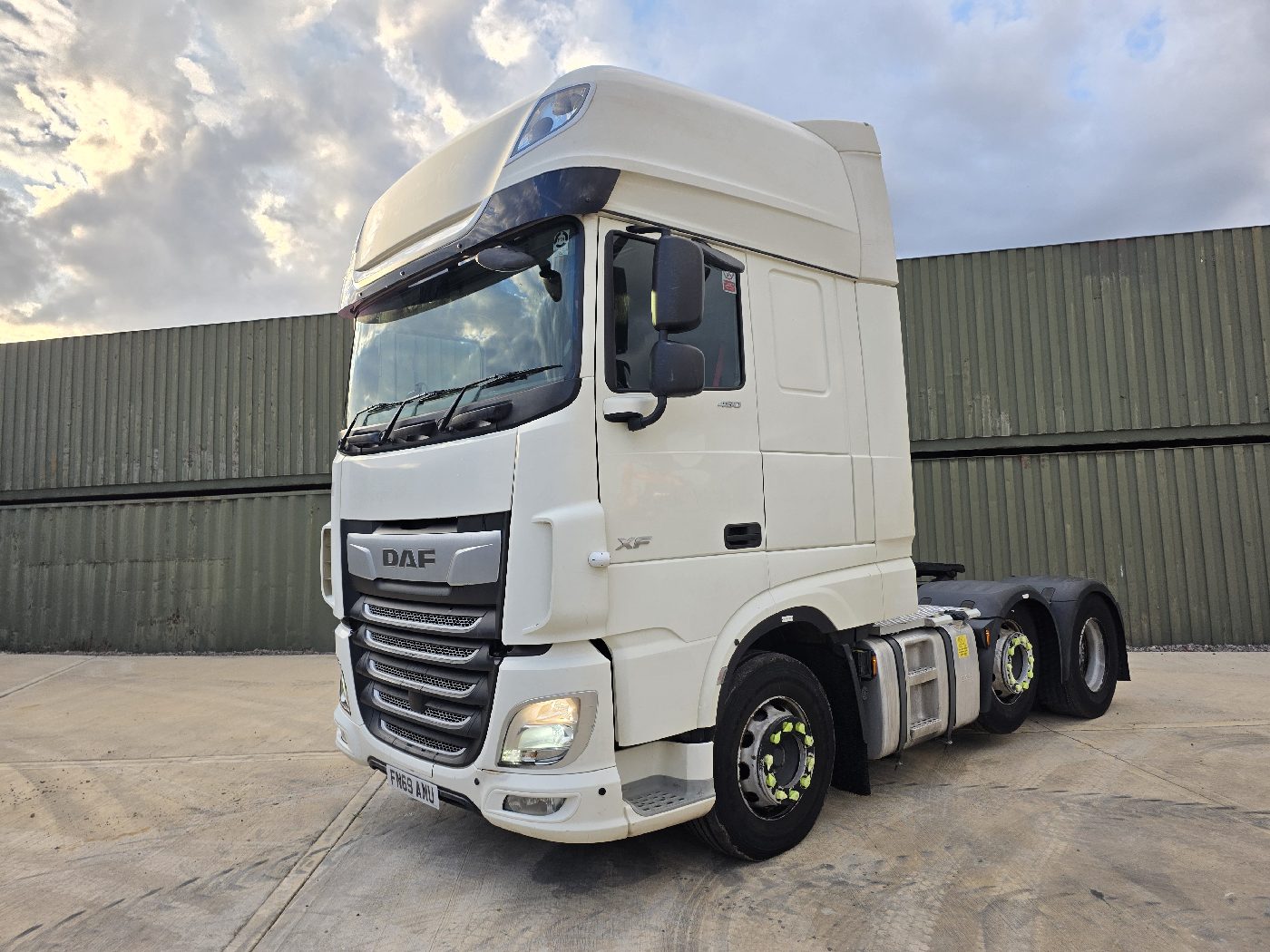 DAF XF480 6X2 TRACTOR UNIT, photograph 1