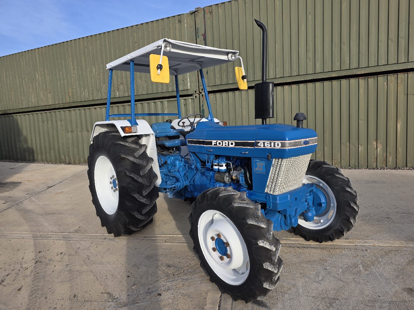 FORD 4610 4X4 TRACTOR, photograph 1