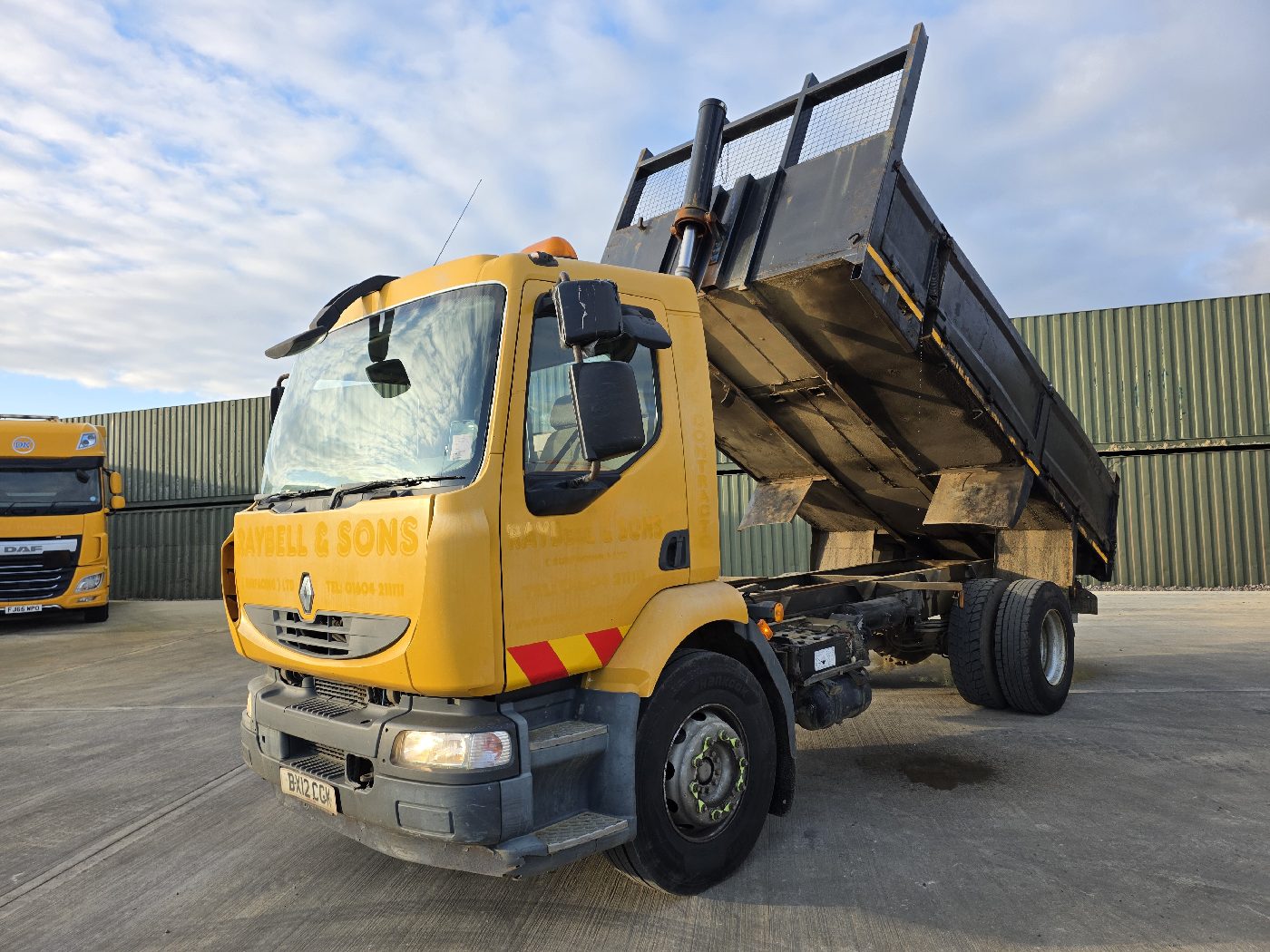 RENAULT MIDLUM 4X2 TIPPER, photograph 1